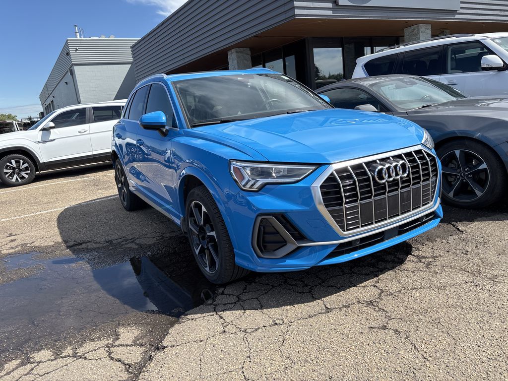 BLUE 2022 Audi Q3