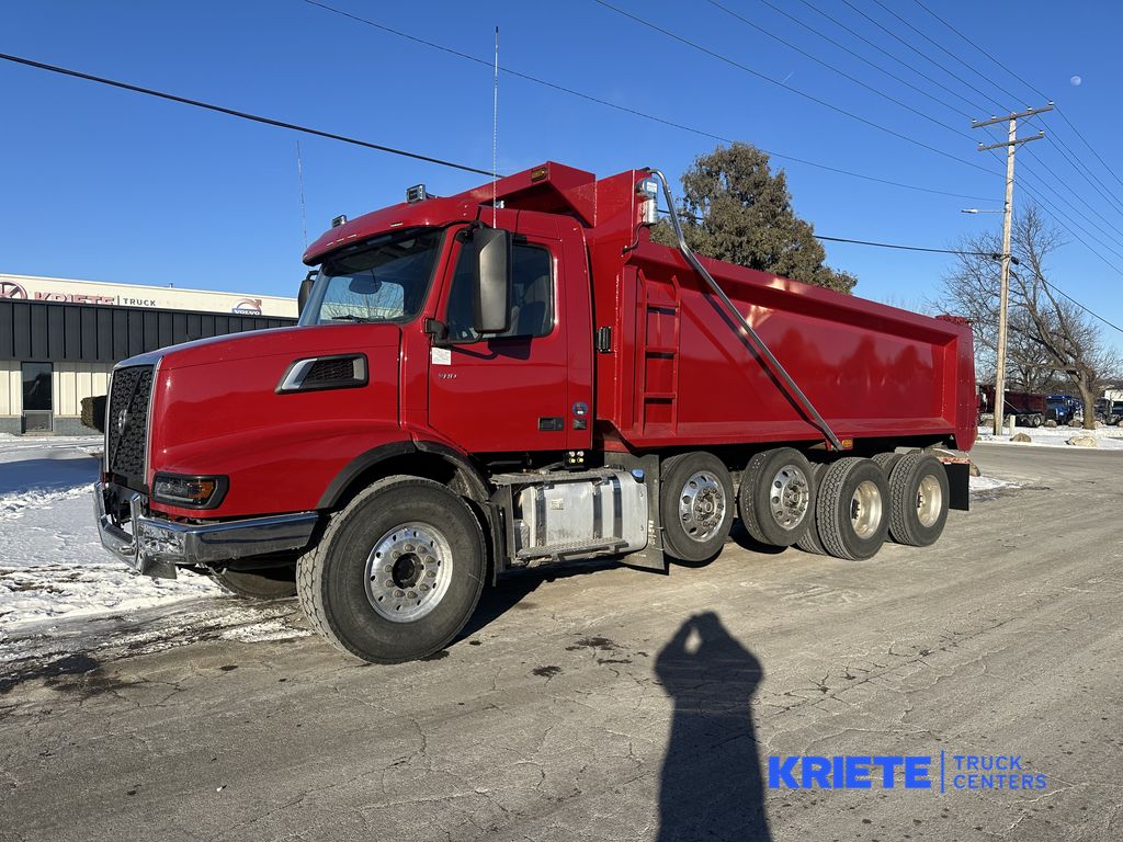 Image of 2025 VOLVO VHD64B300