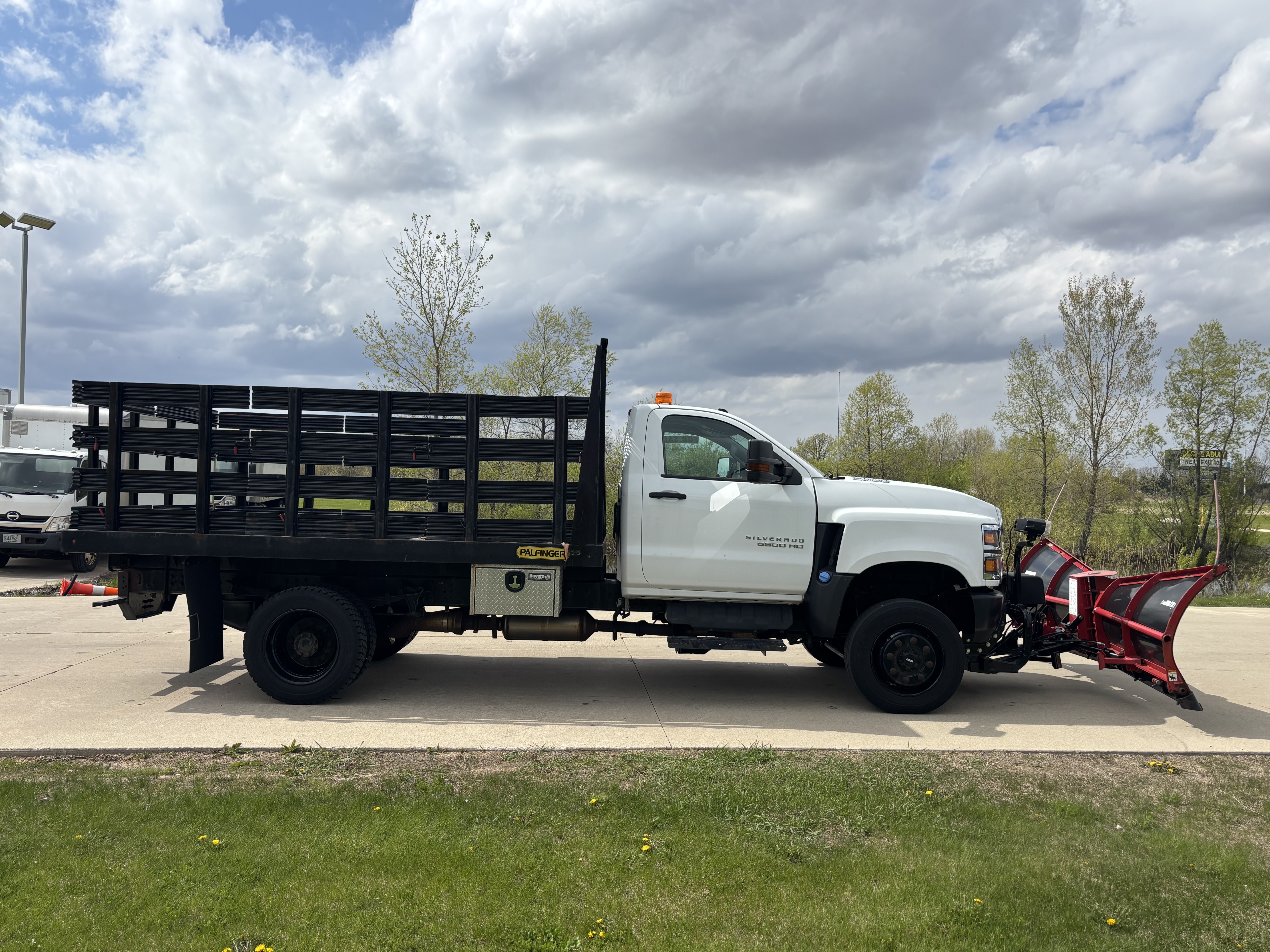 Slide images of 2019 CHEVROLET SILVERADO MEDIU