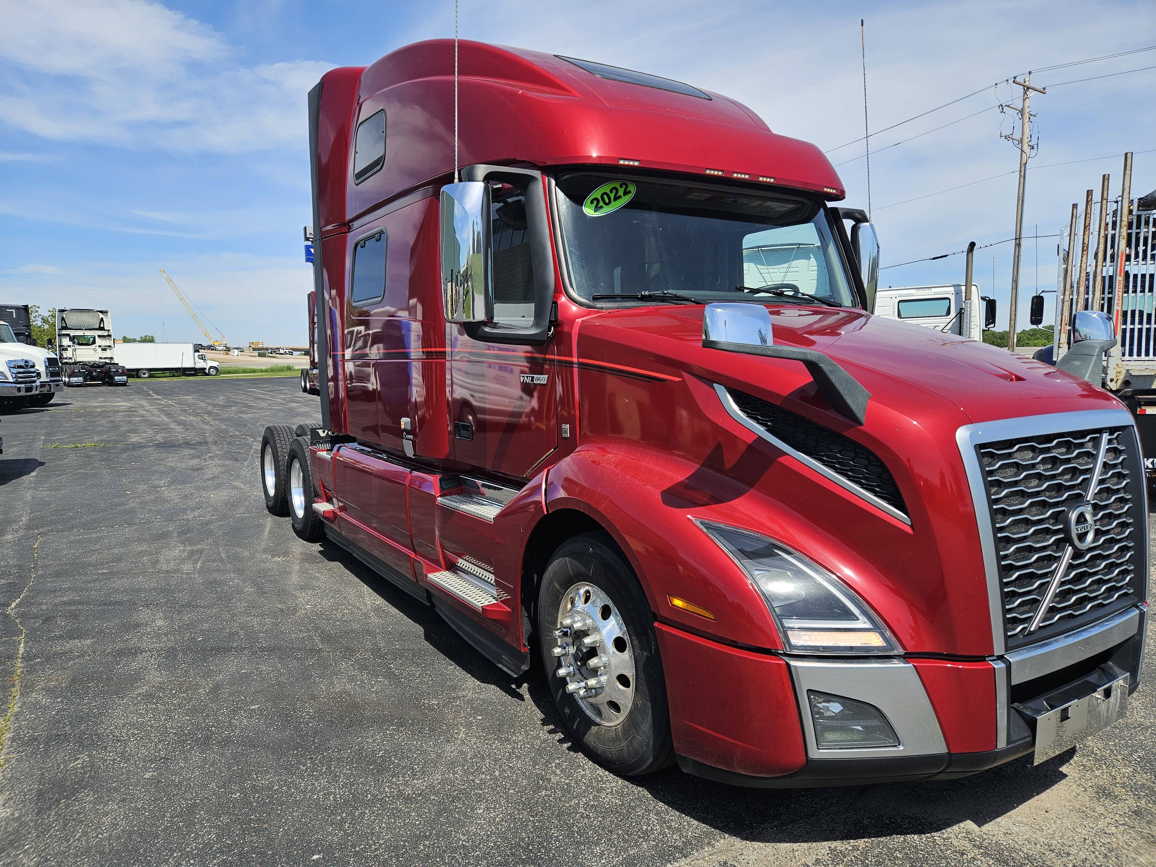 Slide images of 2022 VOLVO VNL64T860