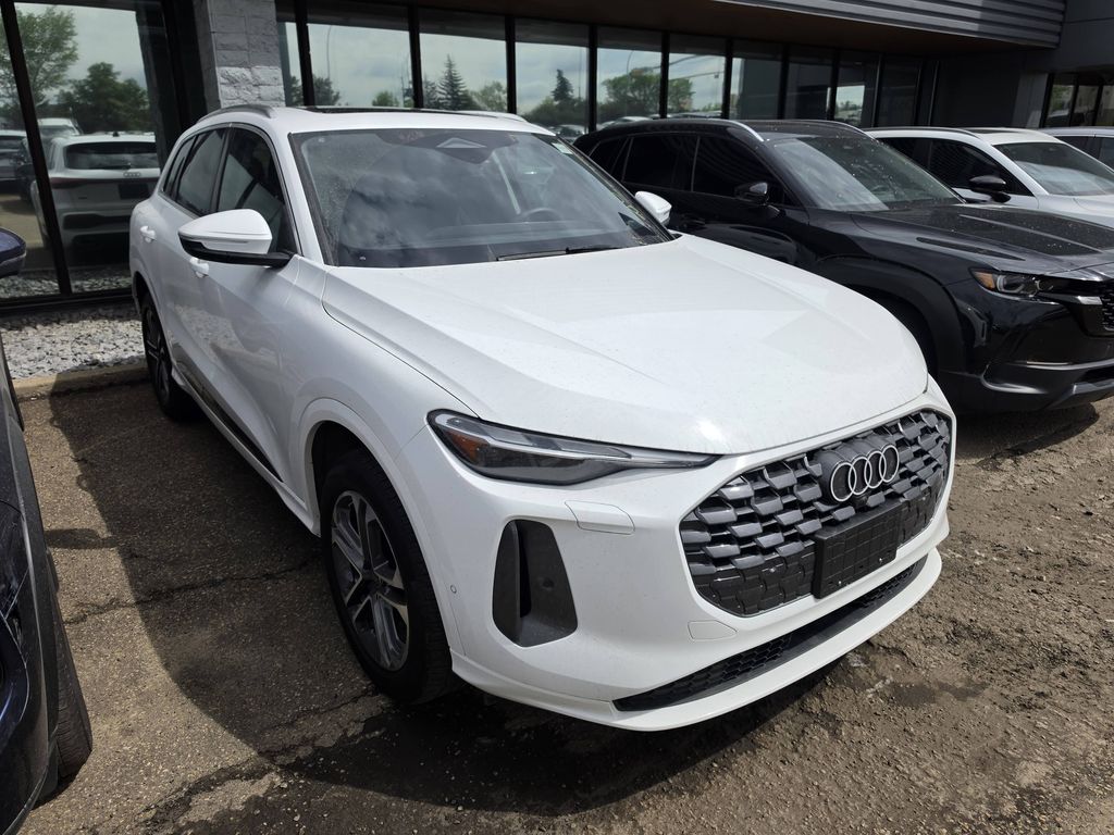 White 2025 Audi Q5 quattro Premium 40 TFSI SUV / Crossover All-Wheel Drive Automatic