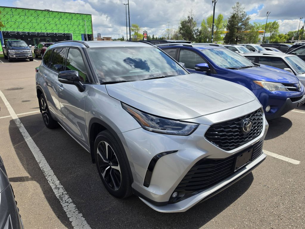 Silver 2022 Toyota Highlander XSE AWD SUV / Crossover All-Wheel Drive Automatic