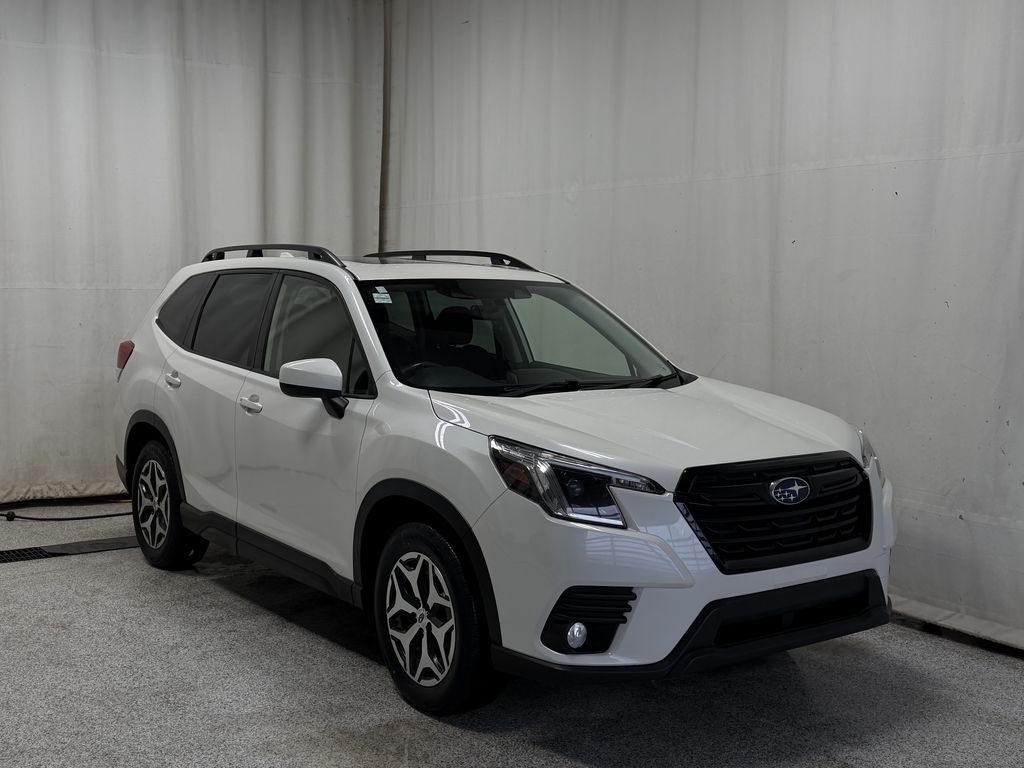White 2023 Subaru Forester Wagon  Automatic