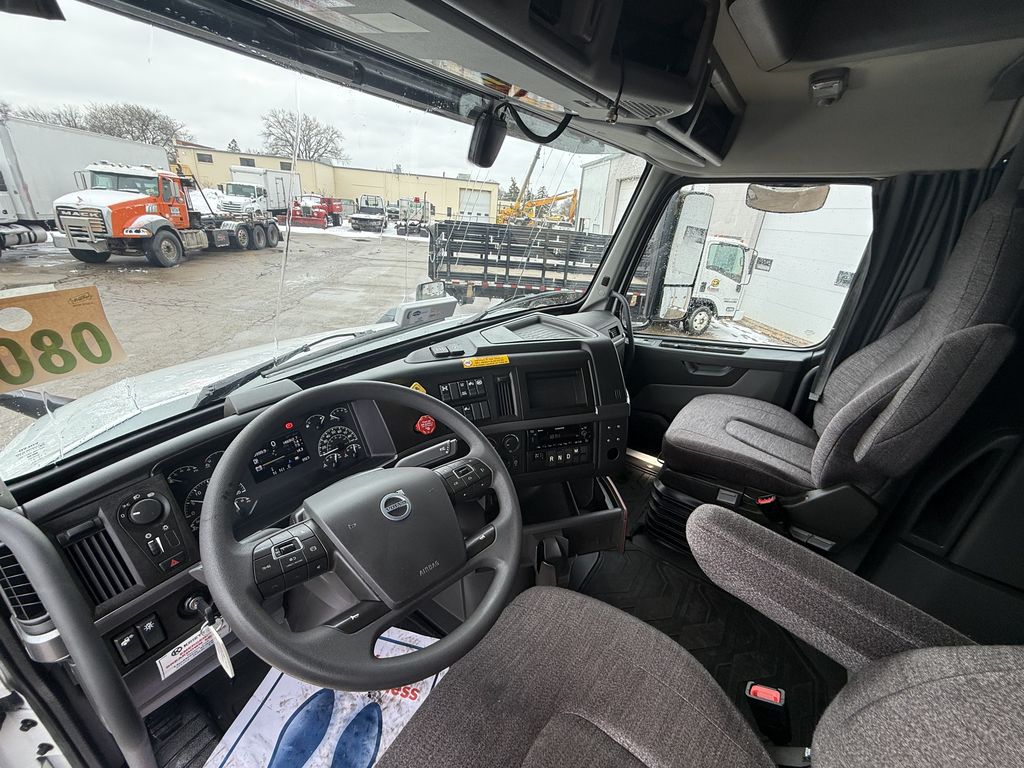 Slide images of Tandem Axle Sleeper Cab Rentals