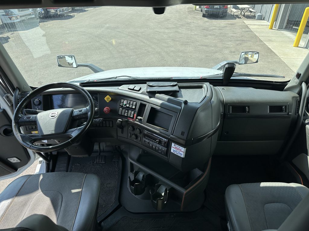 Slide images of Tandem Axle Sleeper Cab Rentals 