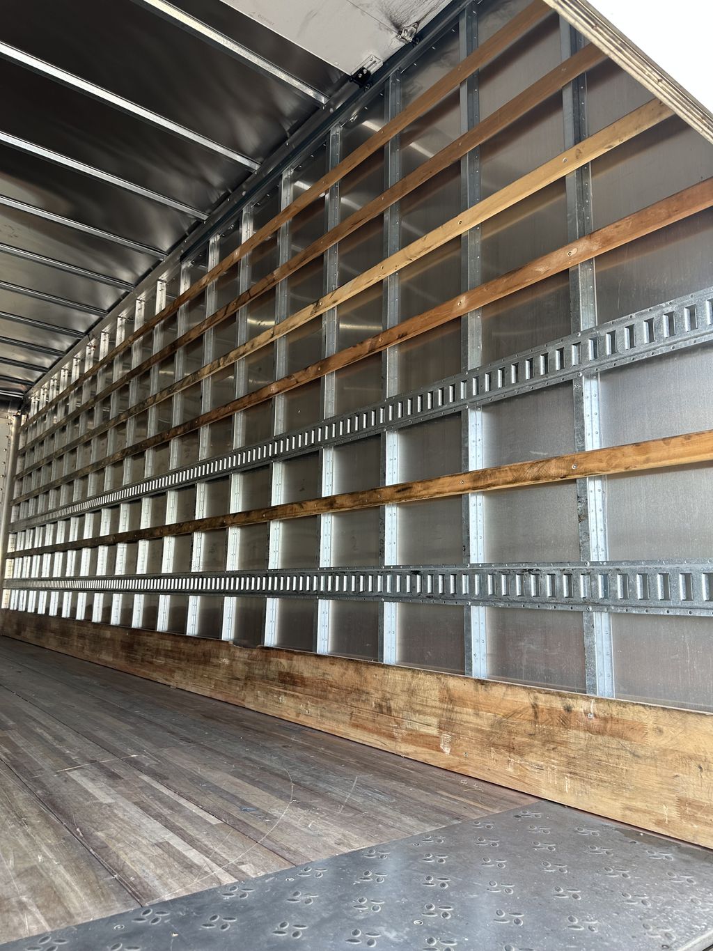 Slide images of Box Truck Rentals 