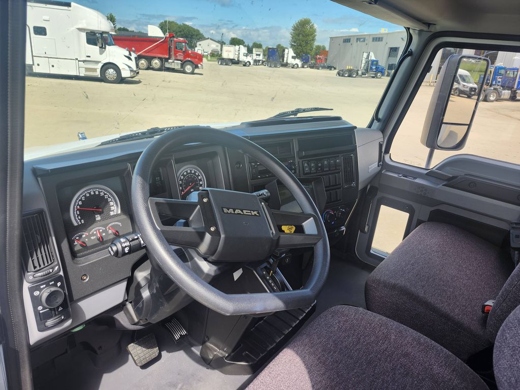 Slide images of 2025 MACK MD642