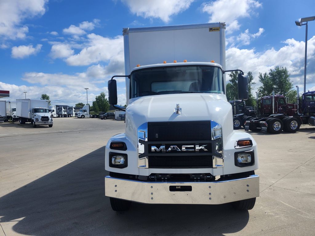 Slide images of 2025 MACK MD642
