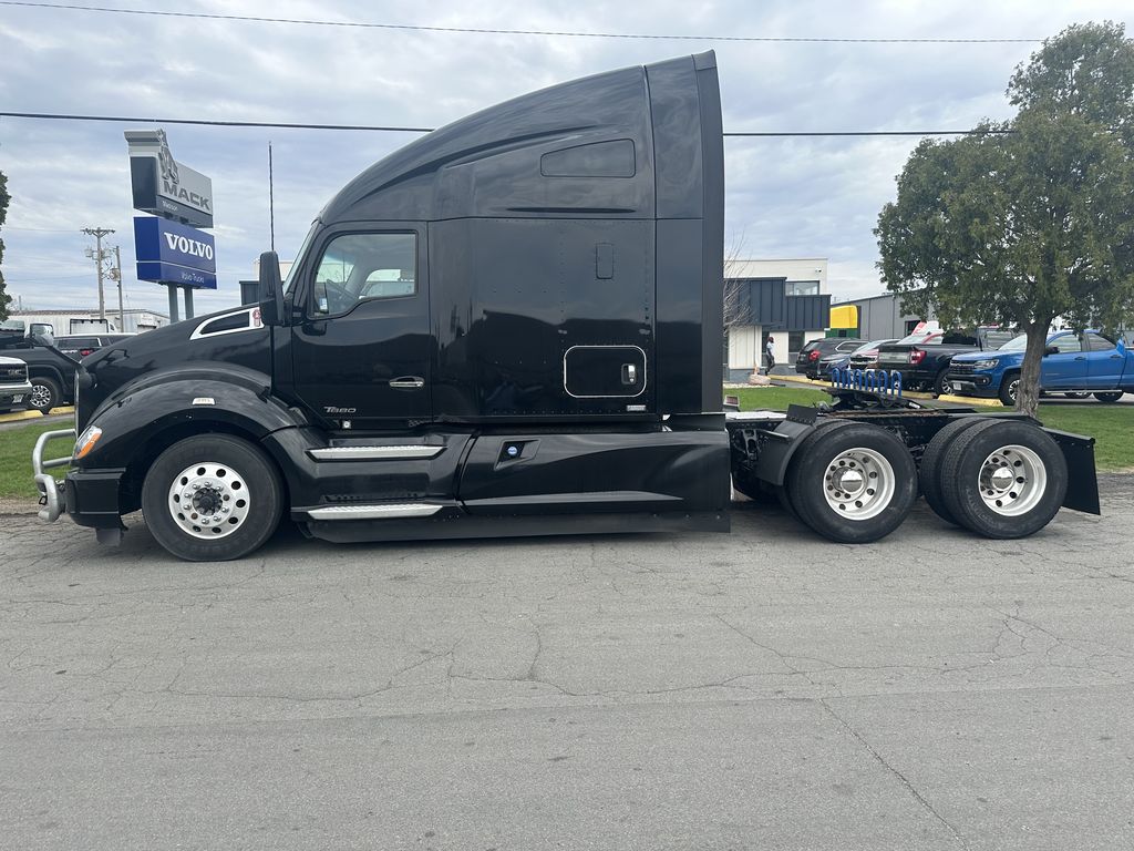 Slide images of 2020 KENWORTH T680