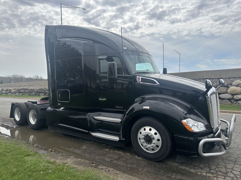 Slide images of 2020 KENWORTH T680