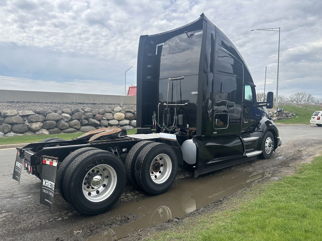 Slide images of 2020 KENWORTH T680