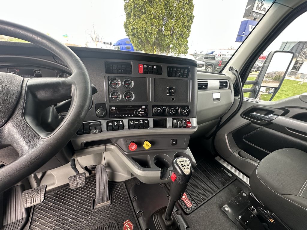 Slide images of 2020 KENWORTH T680