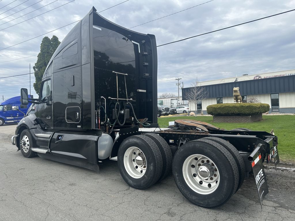 Slide images of 2020 KENWORTH T680