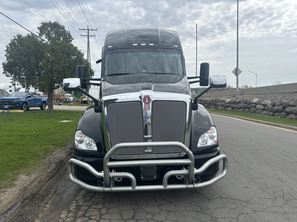 Slide images of 2020 KENWORTH T680