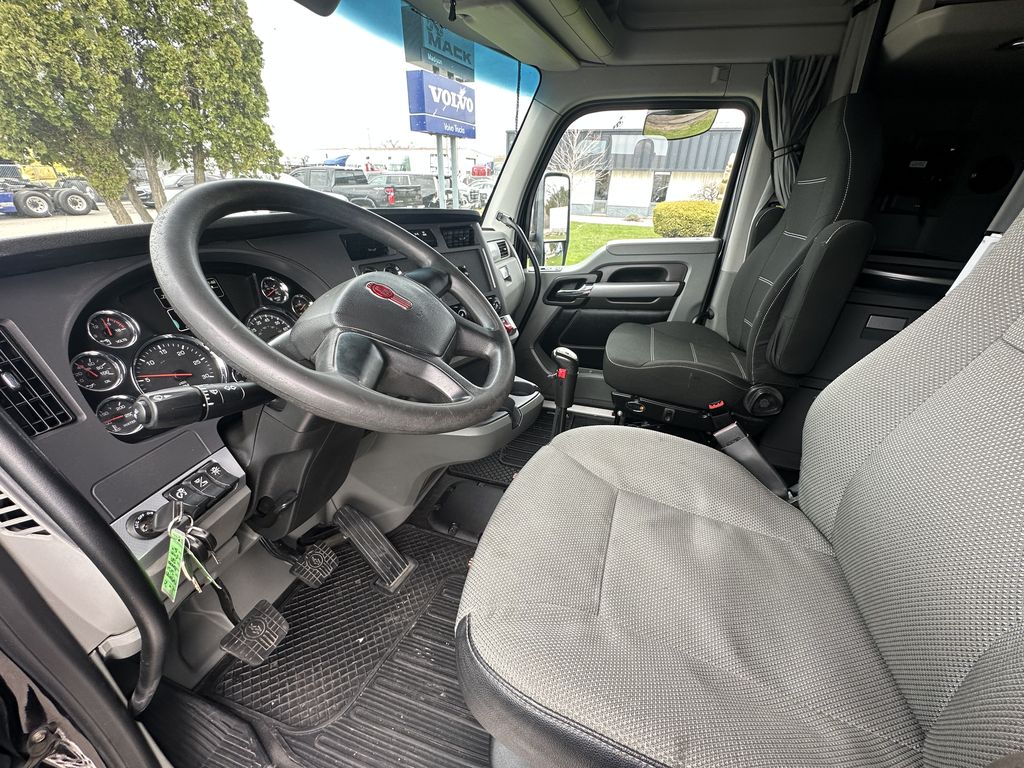 Slide images of 2020 KENWORTH T680