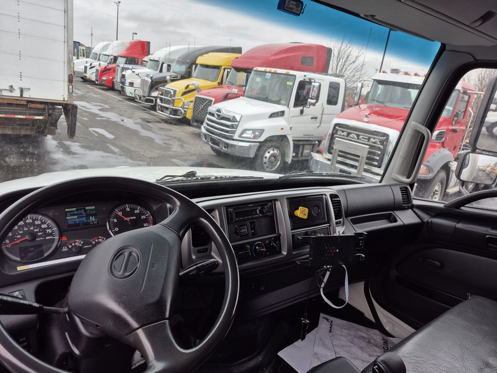 Slide images of 2018 HINO 338
