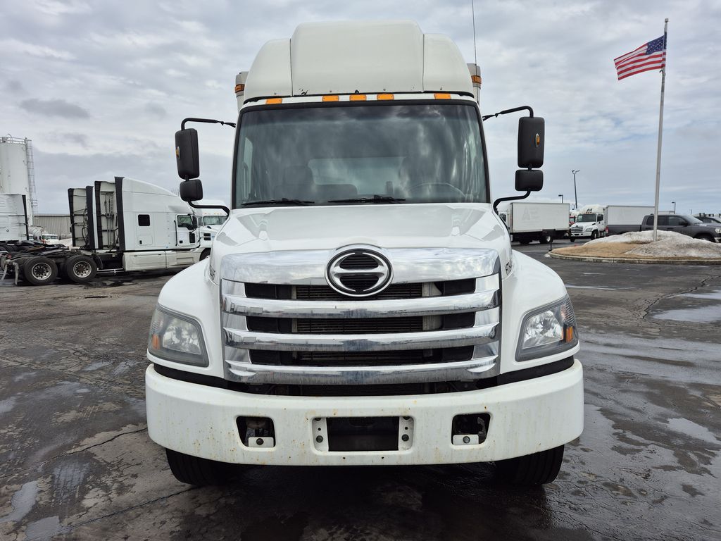 Slide images of 2018 HINO 338