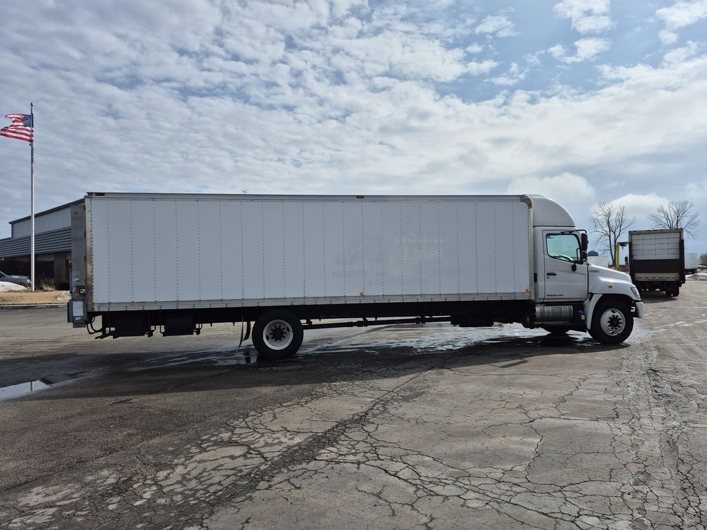 Slide images of 2018 HINO 338
