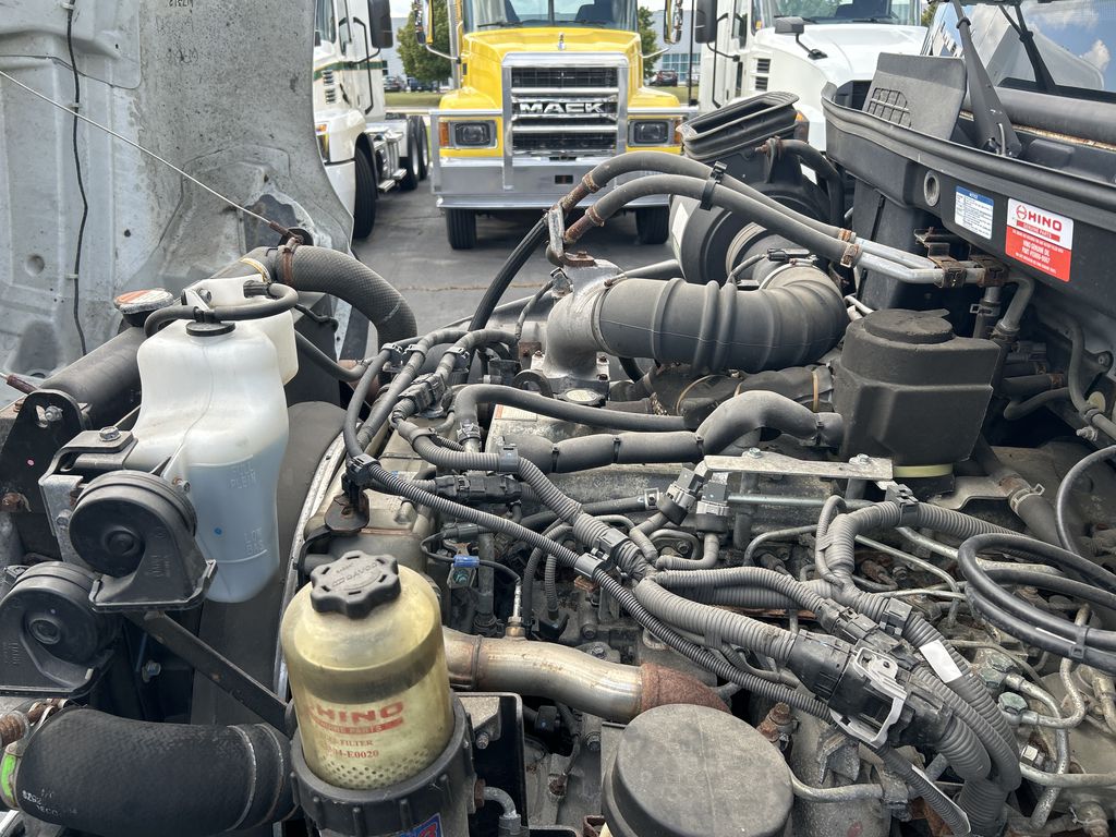Slide images of 2019 HINO 338
