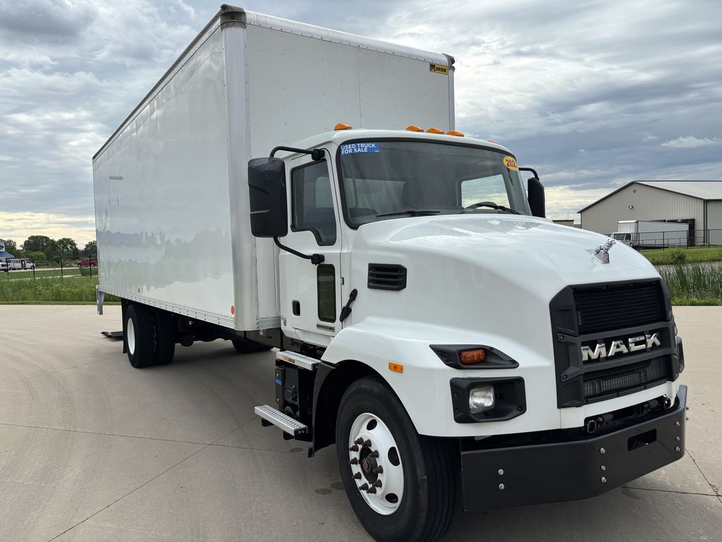 Slide images of 2022 MACK MD642
