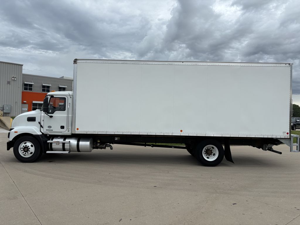 Slide images of 2022 MACK MD642