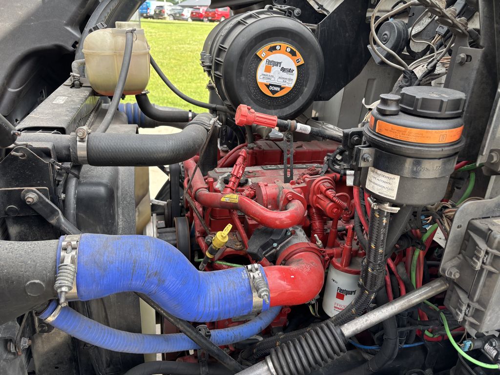 Slide images of 2022 MACK MD642