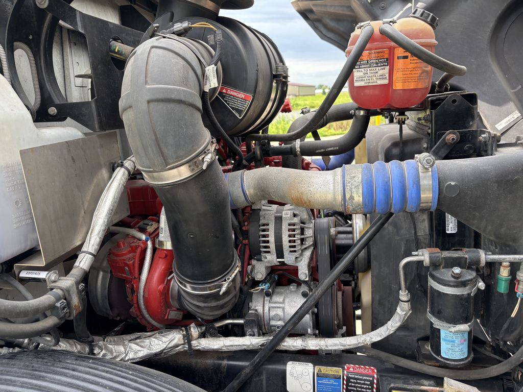 Slide images of 2022 MACK MD642