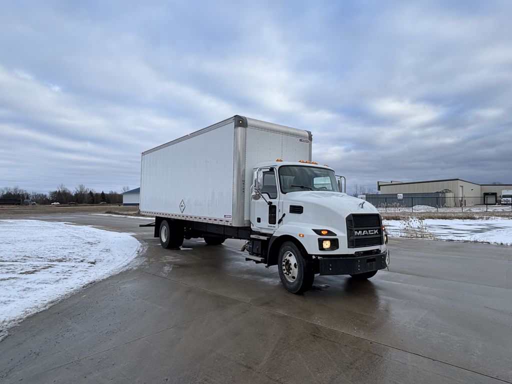 Slide images of 2021 MACK MD742