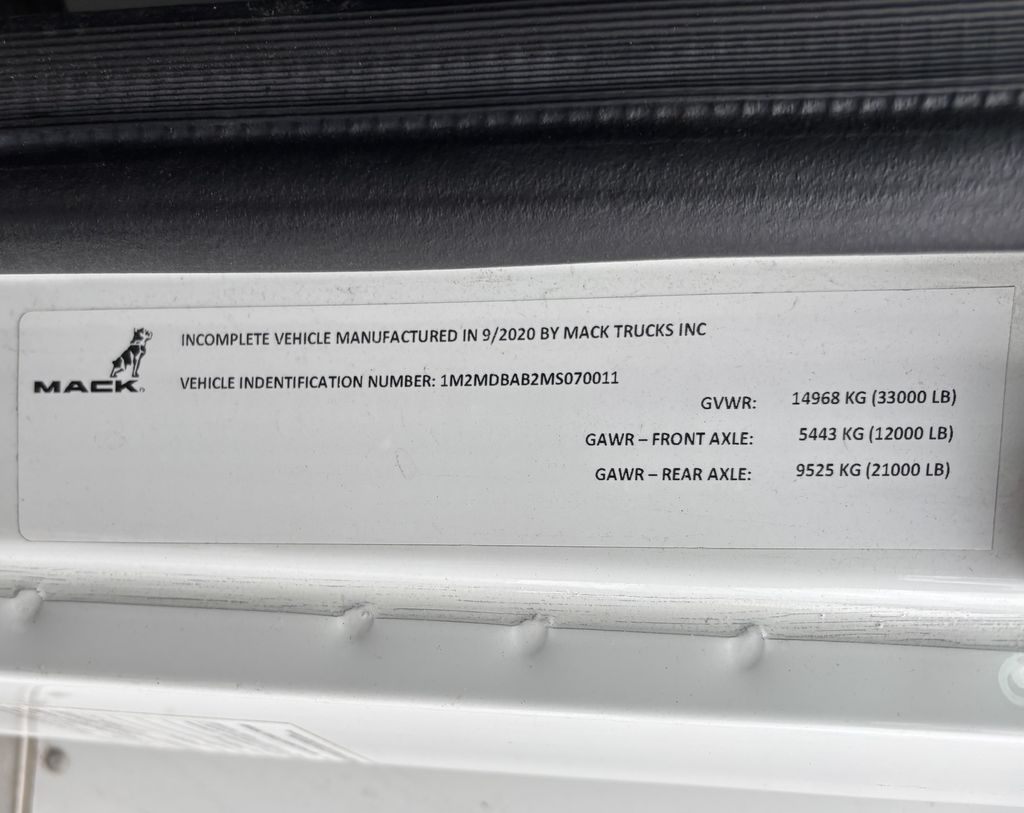 Slide images of 2021 MACK MD742
