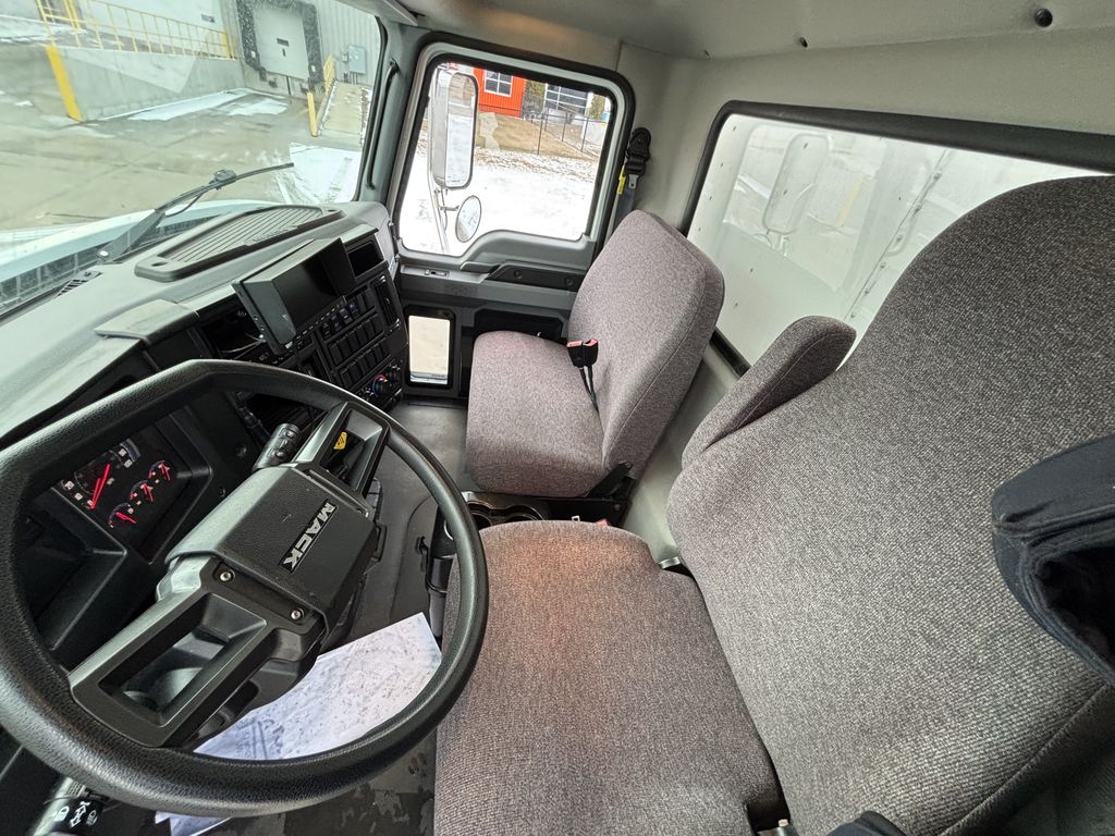 Slide images of 2021 MACK MD742