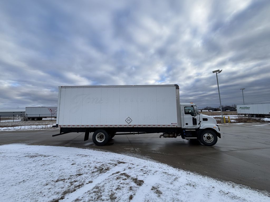 Slide images of 2021 MACK MD742