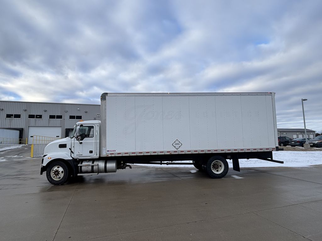 Slide images of 2021 MACK MD742