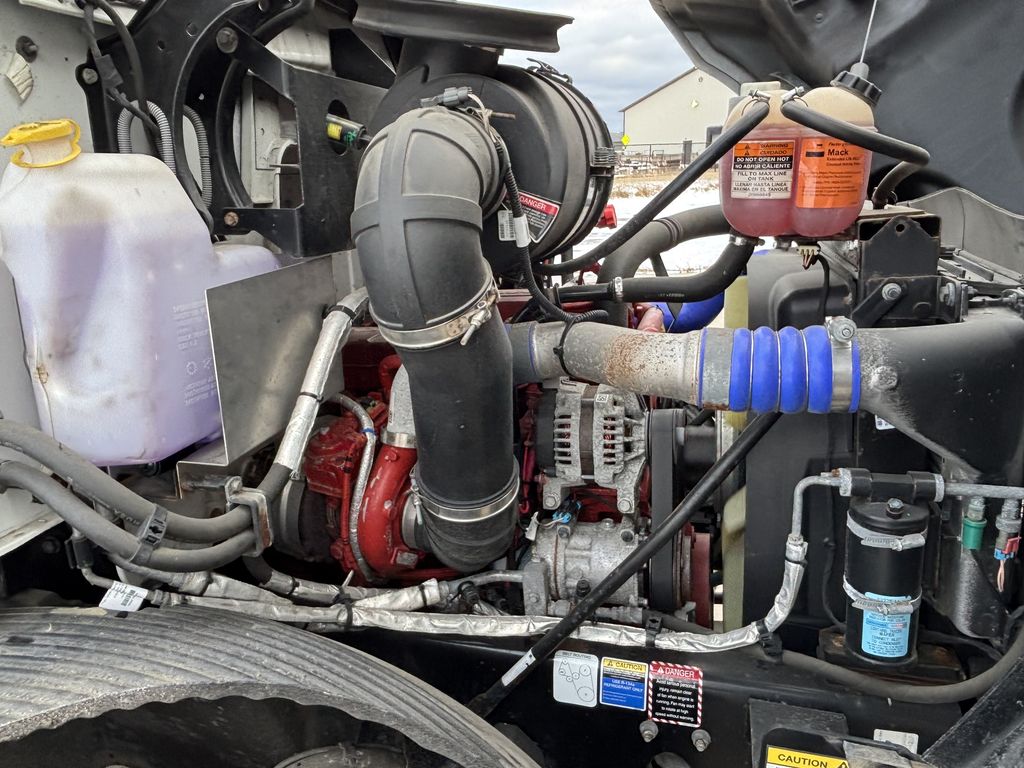 Slide images of 2021 MACK MD742