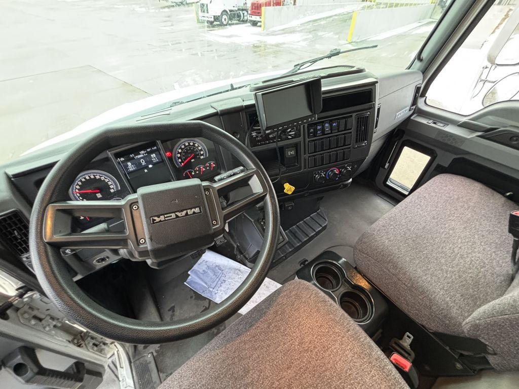 Slide images of 2021 MACK MD742
