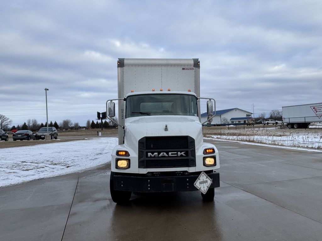 Slide images of 2021 MACK MD742