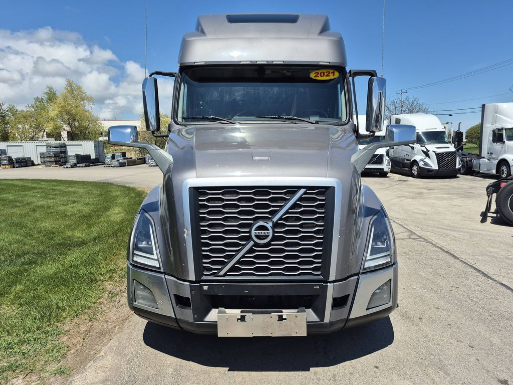 Slide images of 2021 VOLVO VNL64T860