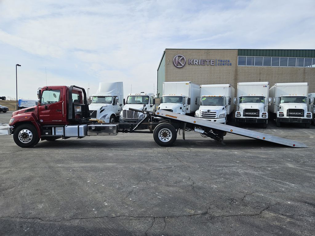 Slide images of 2019 HINO 268A