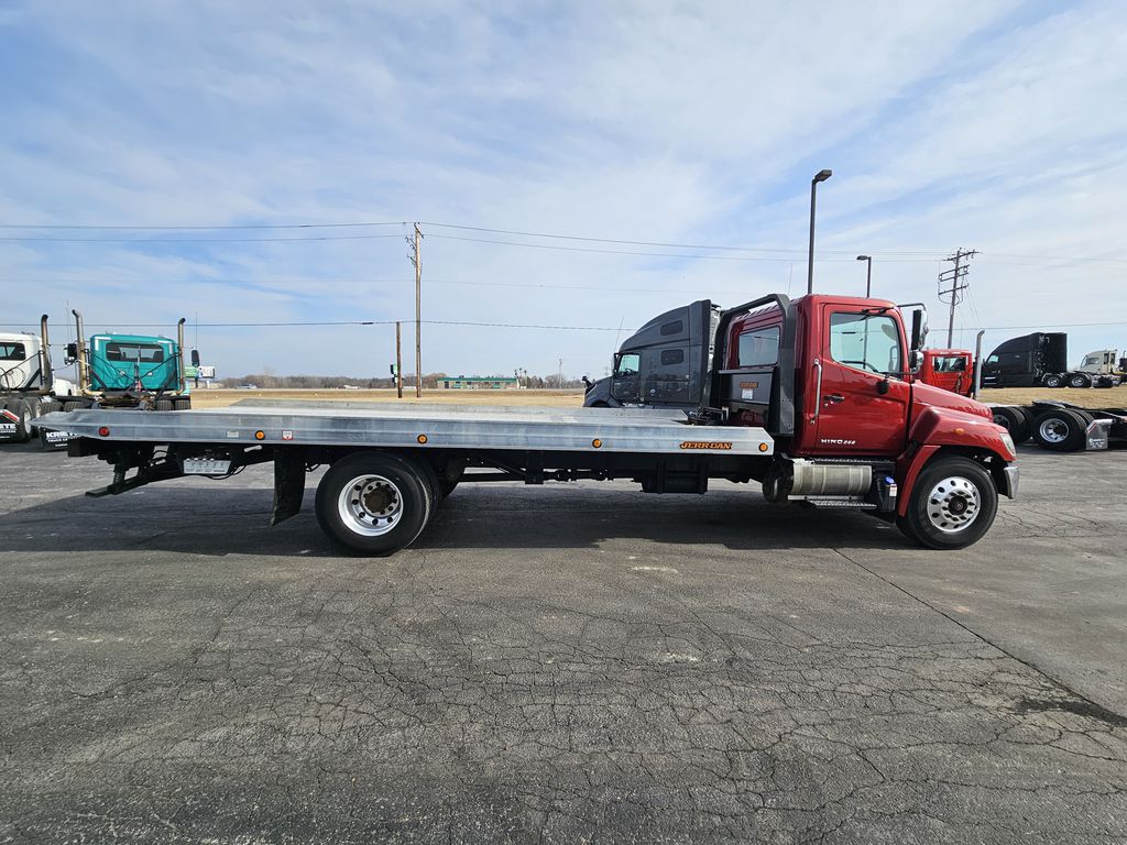 Slide images of 2019 HINO 268A