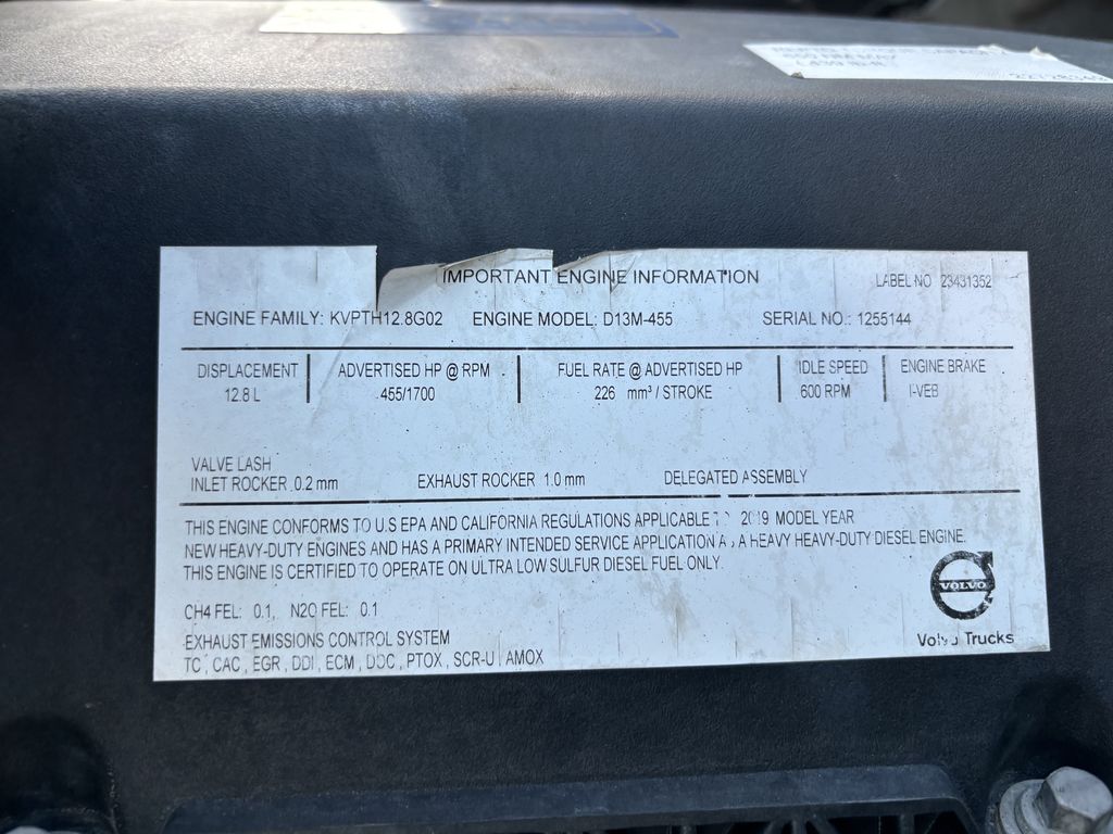 Slide images of 2020 VOLVO VNL64T860
