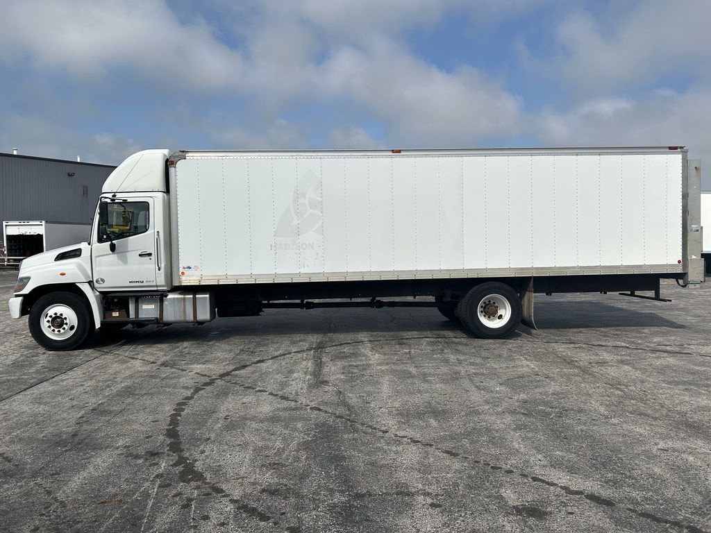 Slide images of 2019 HINO 338