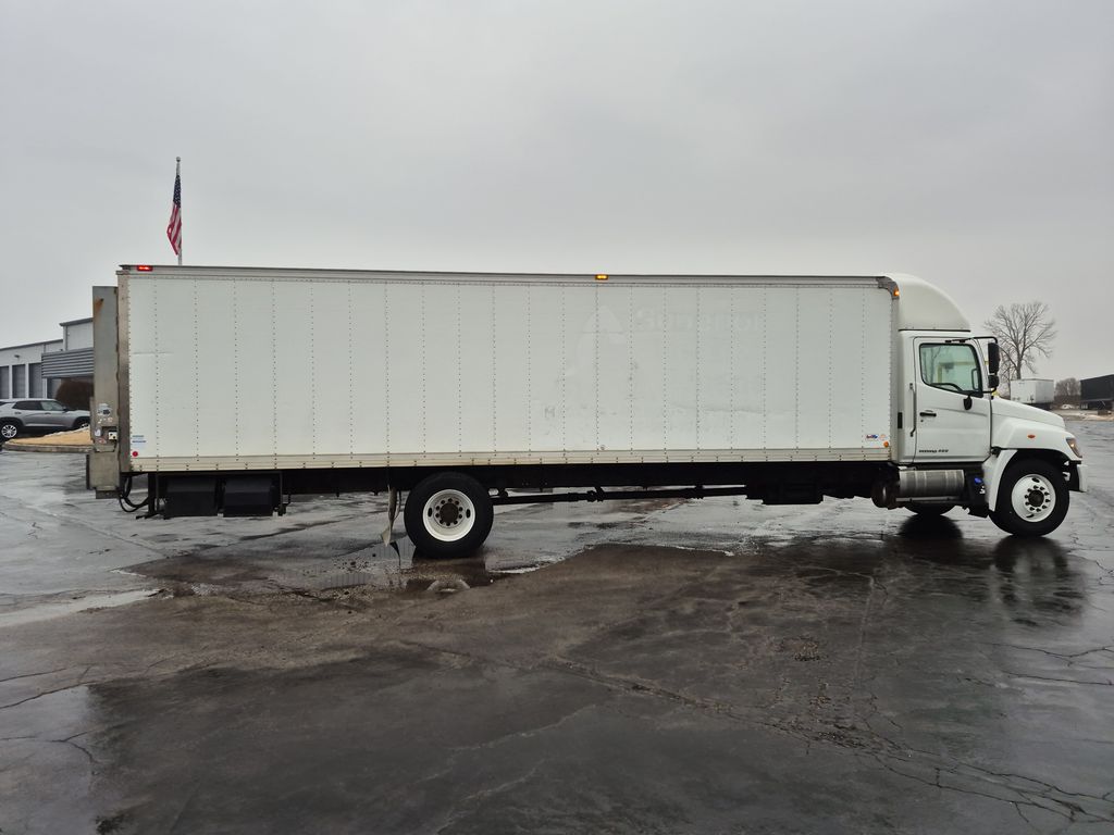 Slide images of 2019 HINO 338