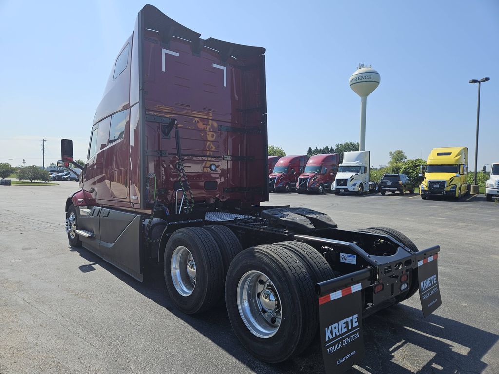 Slide images of 2025 VOLVO VNL64T860