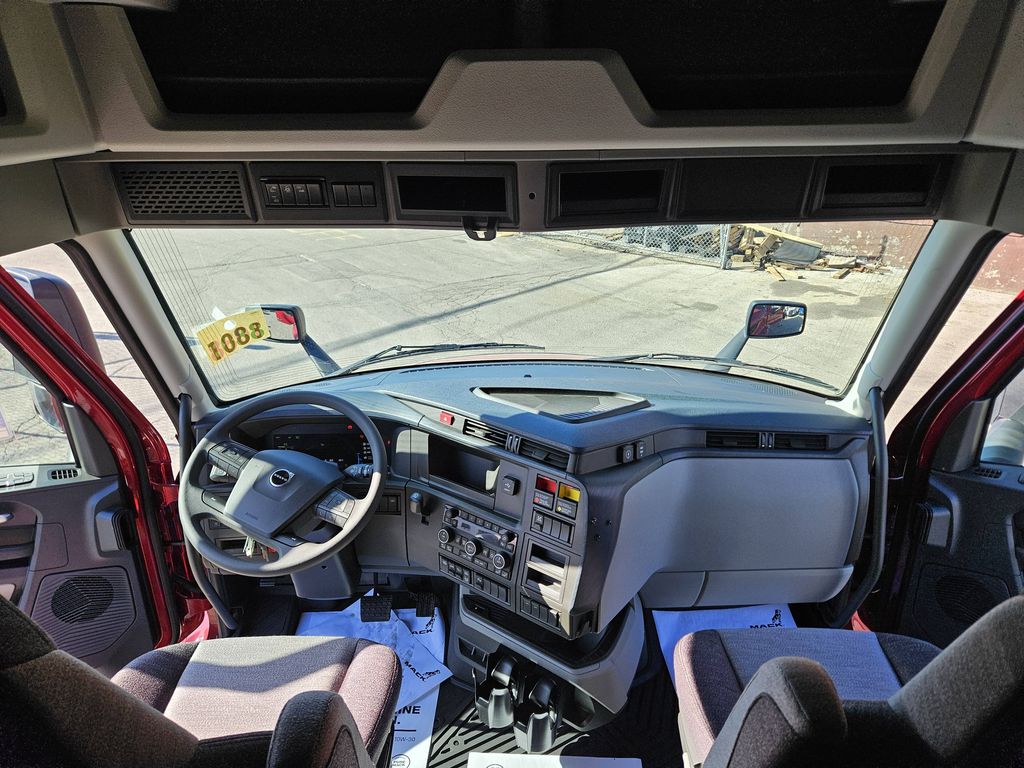 Slide images of 2025 VOLVO VNL64T860