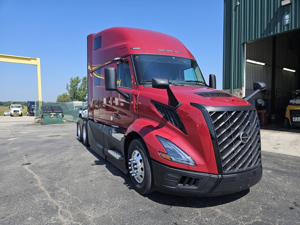 Slide images of 2025 VOLVO VNL64T860