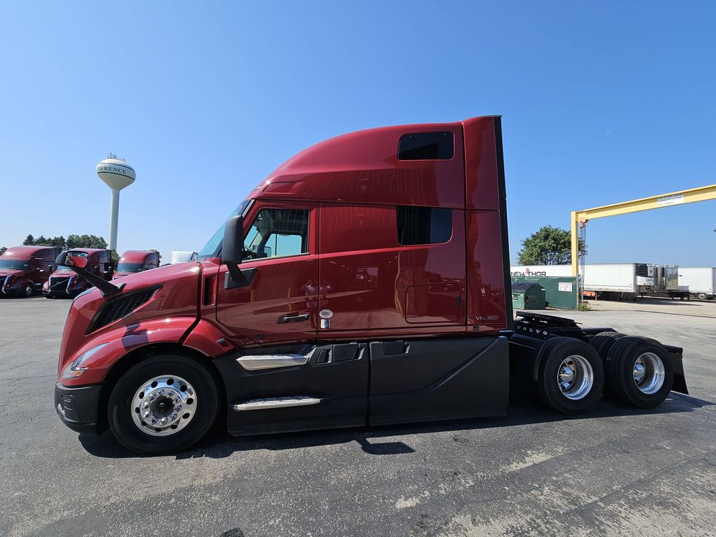 Slide images of 2025 VOLVO VNL64T860
