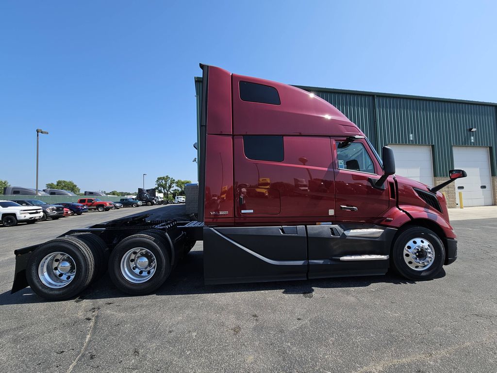 Slide images of 2025 VOLVO VNL64T860