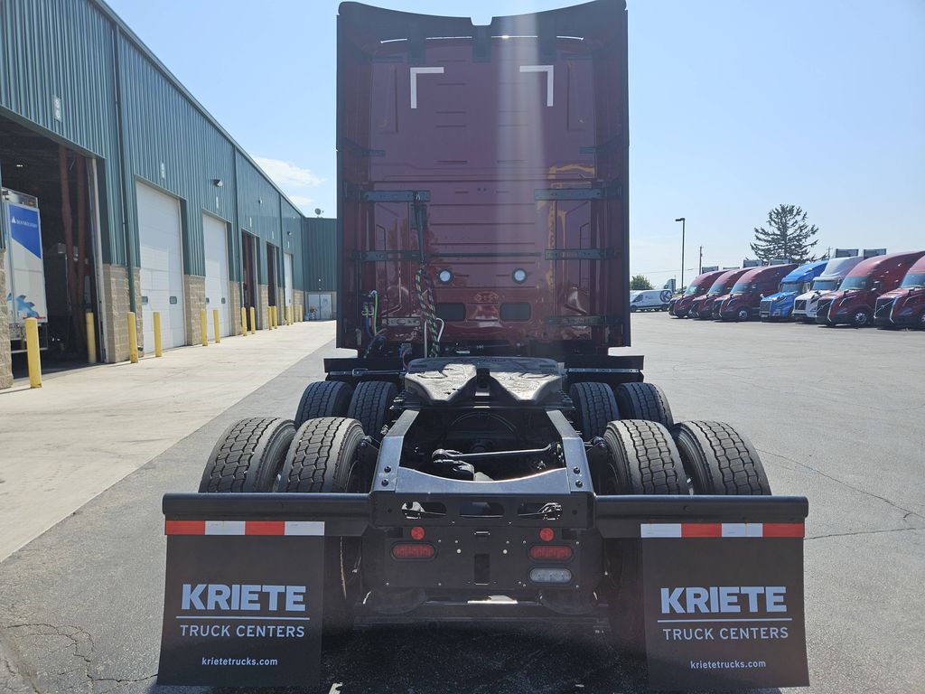 Slide images of 2025 VOLVO VNL64T860