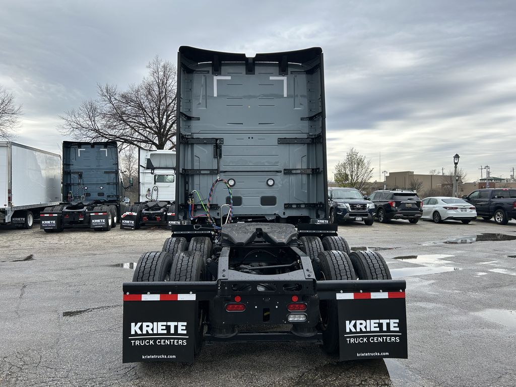 Slide images of 2025 VOLVO VNL64T860