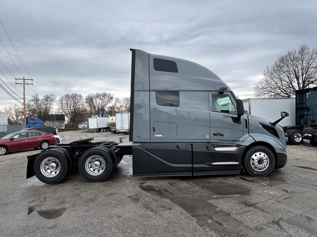 Slide images of 2025 VOLVO VNL64T860