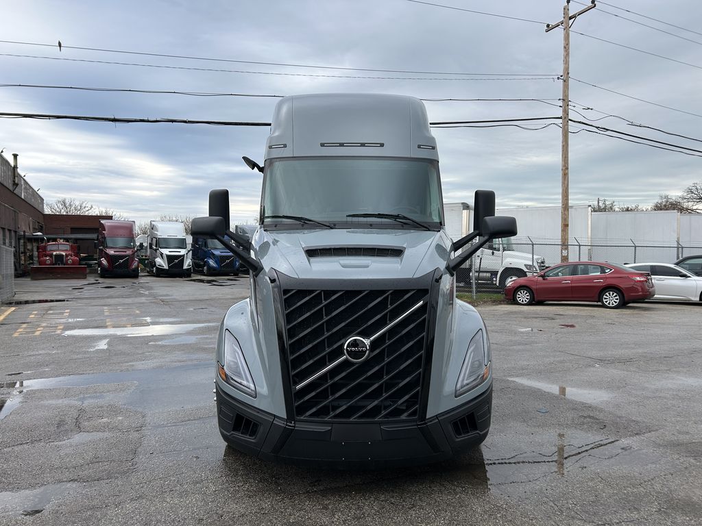 Slide images of 2025 VOLVO VNL64T860
